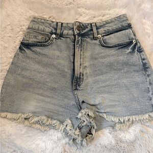 H&M light wash jean shorts size 2